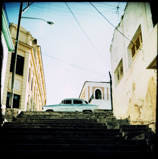 santiago_sat_car_stairs.jpg